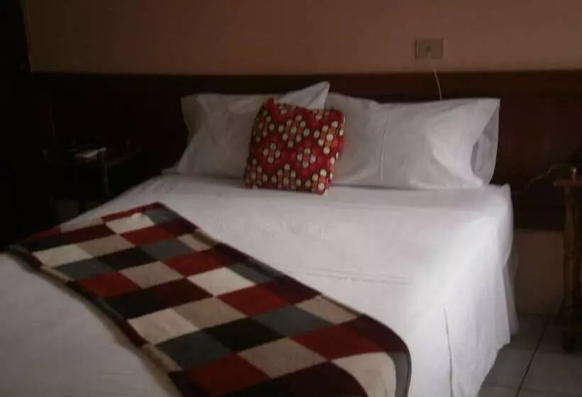 هتل Monique S Guesthouse