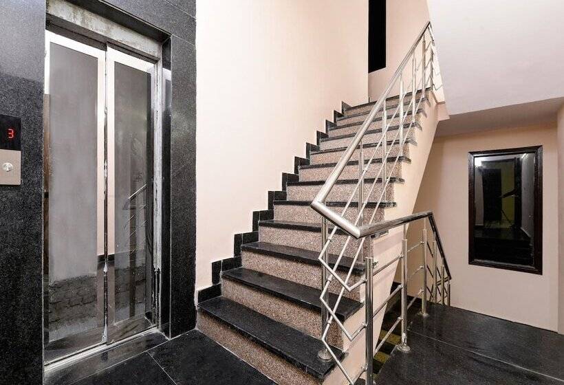 ホテル Shubhangni Residency By Oyo Rooms