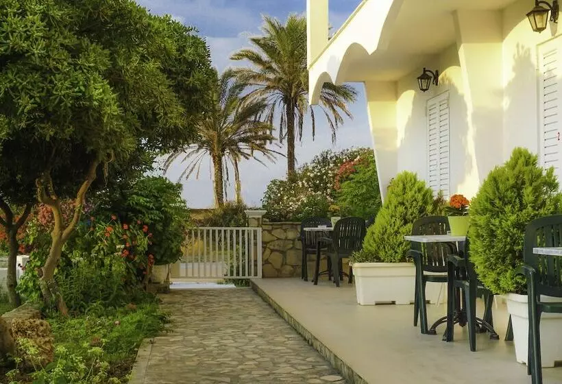 پانسیون Cubaneros Holiday Inn