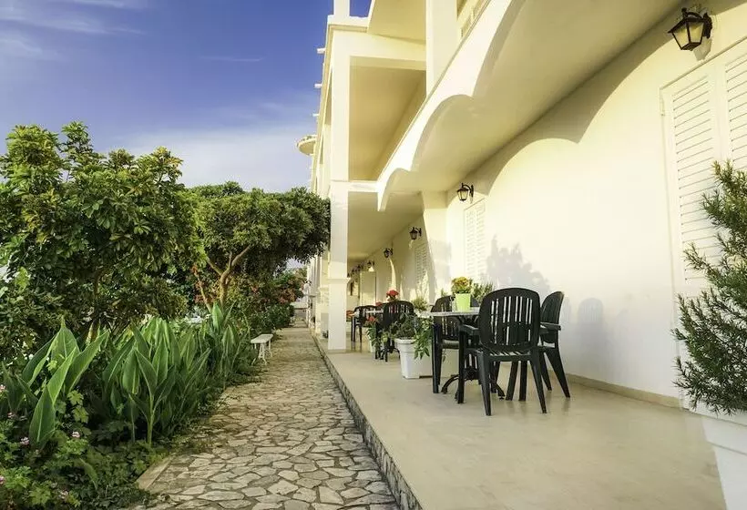 پانسیون Cubaneros Holiday Inn