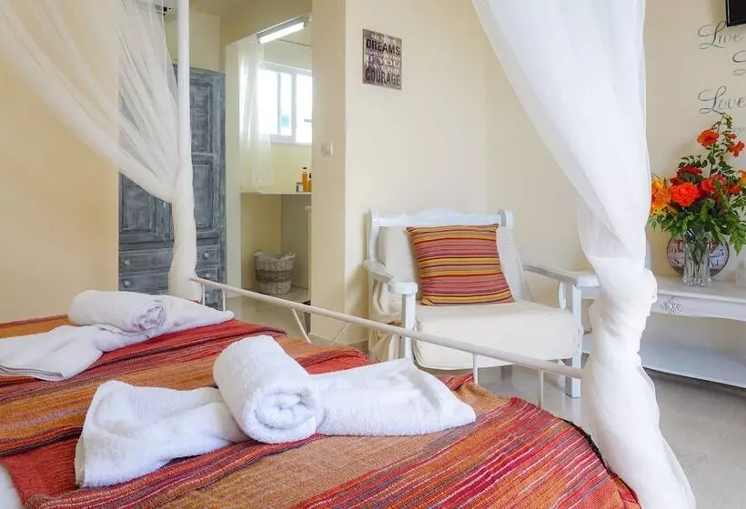 پانسیون Cubaneros Holiday Inn