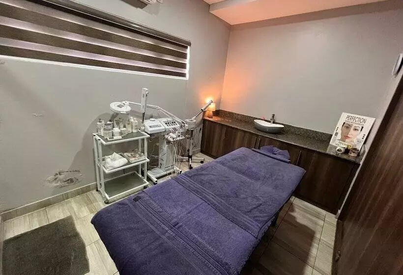 Crossroads Hotel Blantyre