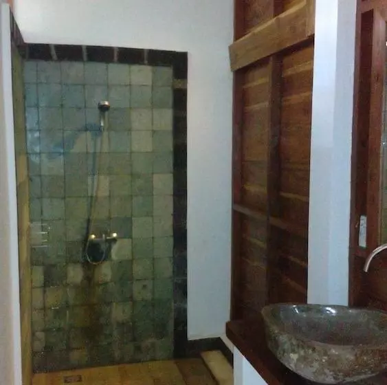 هتل Cotton Tree Cottages