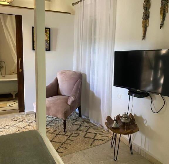 پانسیون Dar Camelia