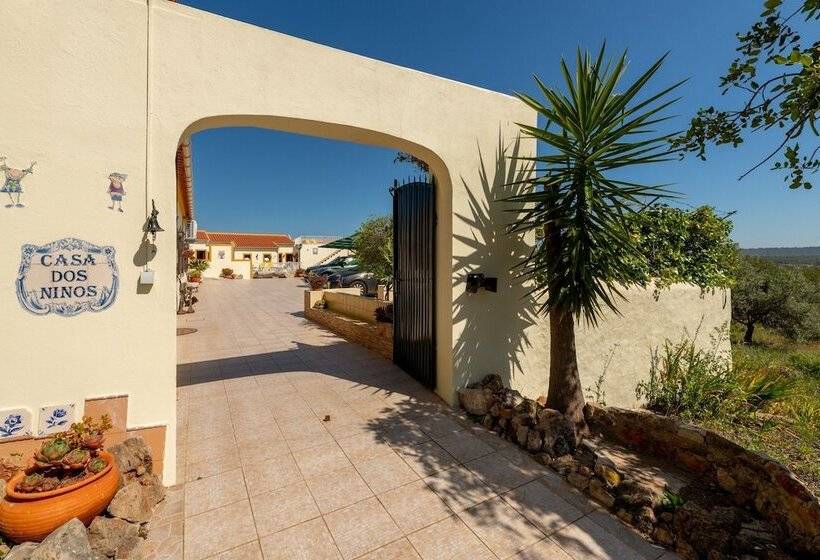 مبيت وإفطار Casa Dos Ninos