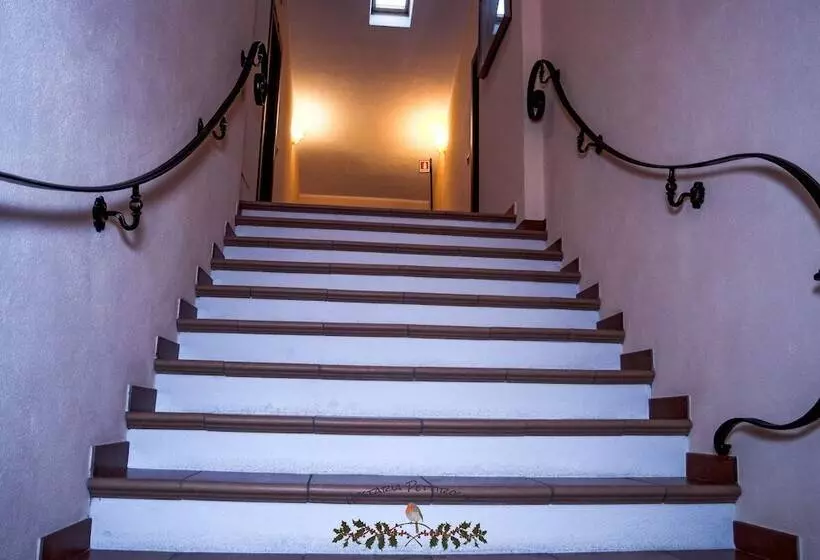 تختخواب و صبحانه Hostaria Pettirosso