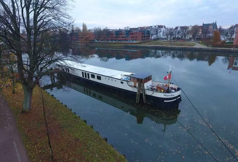 ベッドアンドブレックファースト Ms Marylou