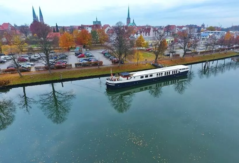 ベッドアンドブレックファースト Ms Marylou