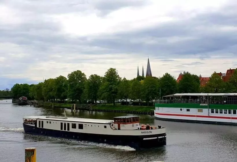 ベッドアンドブレックファースト Ms Marylou