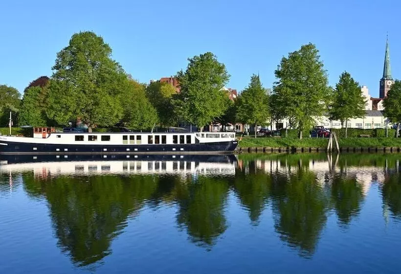 ベッドアンドブレックファースト Ms Marylou