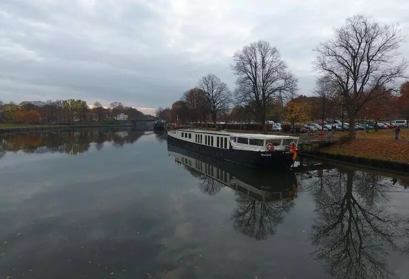 ベッドアンドブレックファースト Ms Marylou