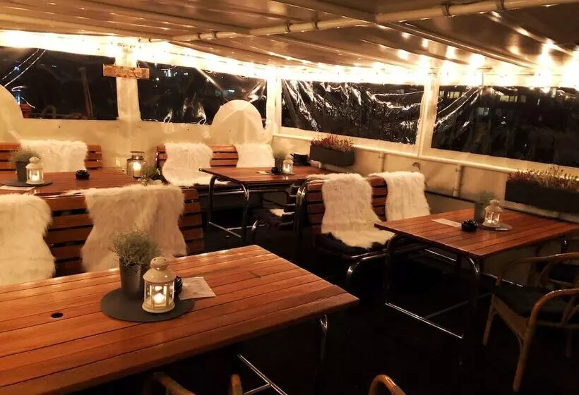 ベッドアンドブレックファースト Ms Marylou