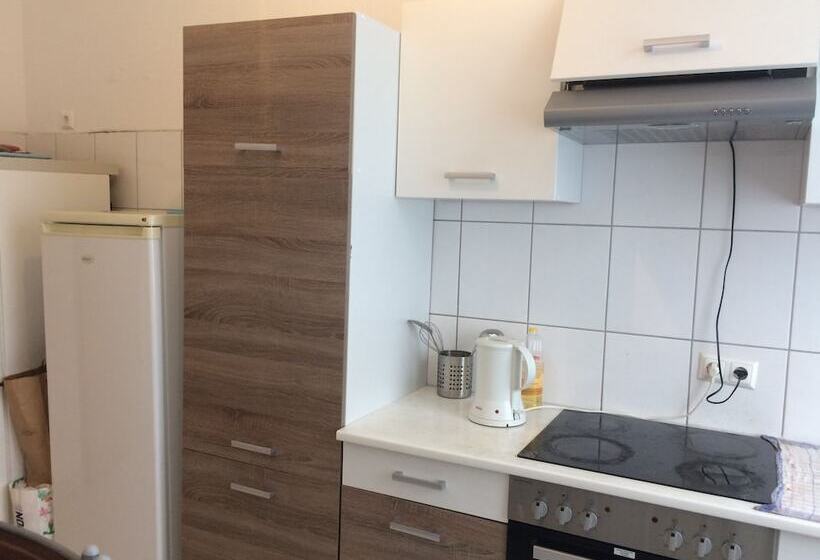 Blue Guest House Hostel