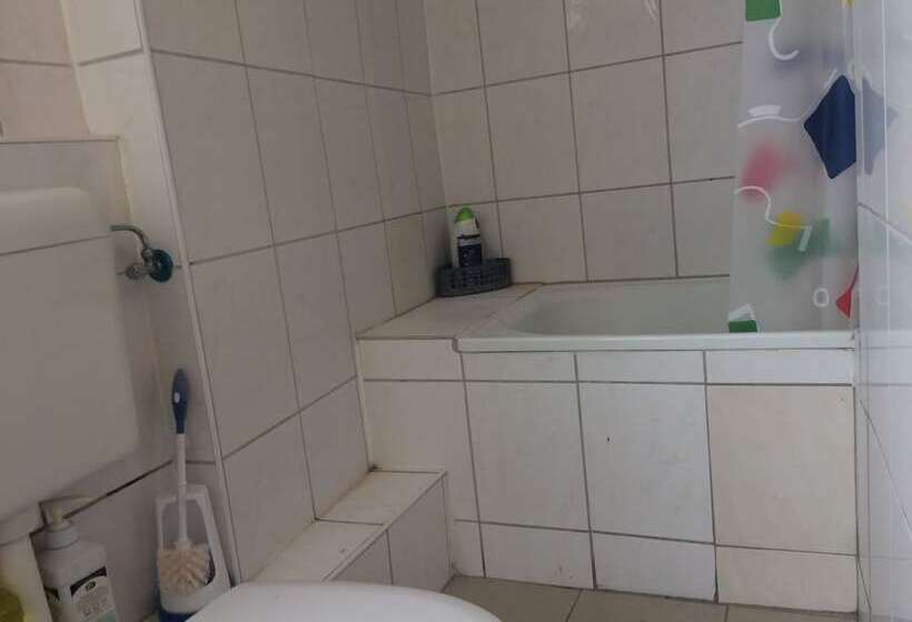 Blue Guest House Hostel