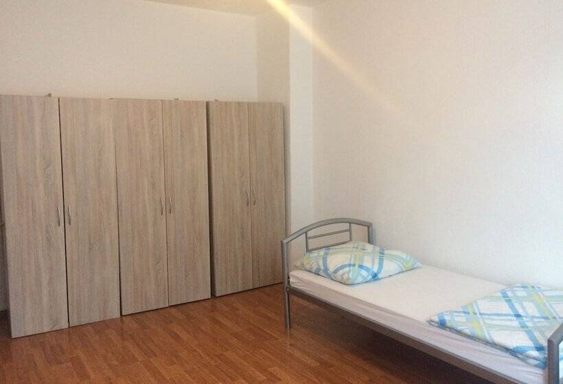 Blue Guest House Hostel