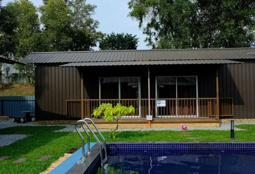 هتل Pondok2 Cabin Stay Shah Alam