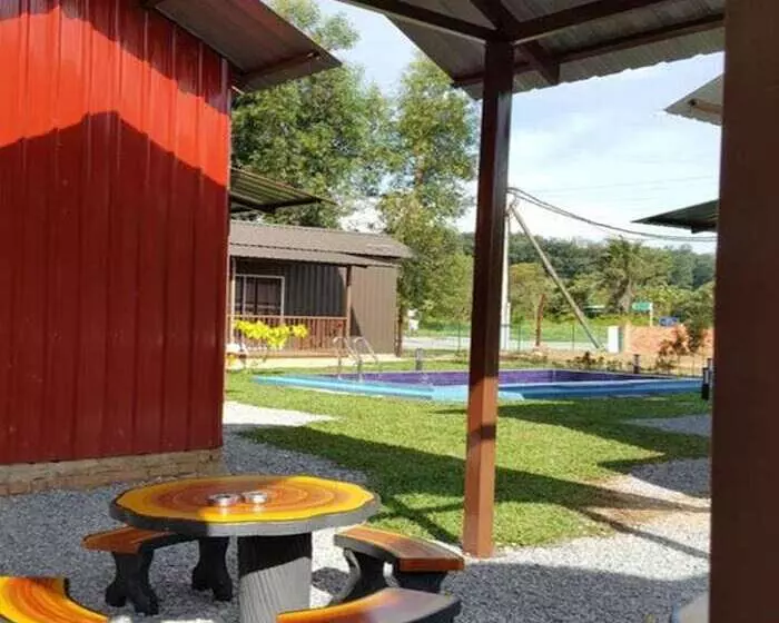 هتل Pondok2 Cabin Stay Shah Alam