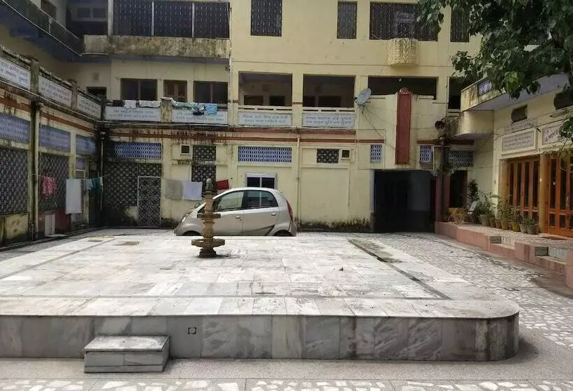 Majatalo Bhajan Ashram Rishikesh