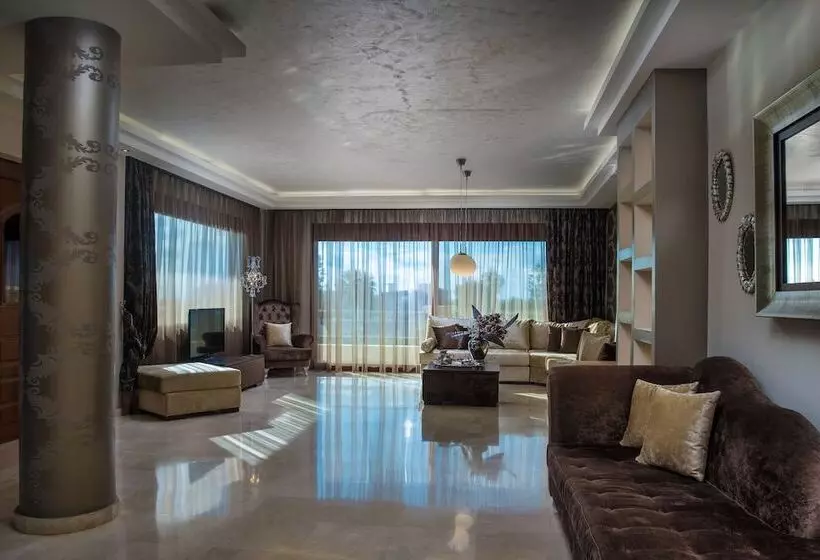 ペンション Callista Luxury Residences