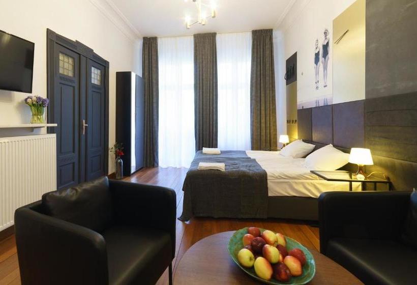 1 Night In Poznań  Matejki Apartments