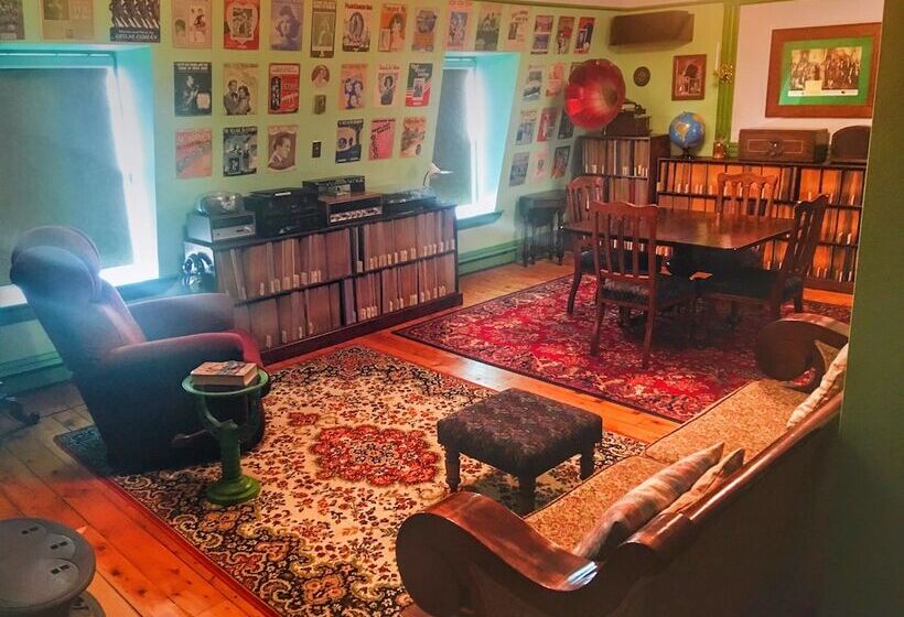 پانسیون Gower Manor Historical Bed & Breakfast