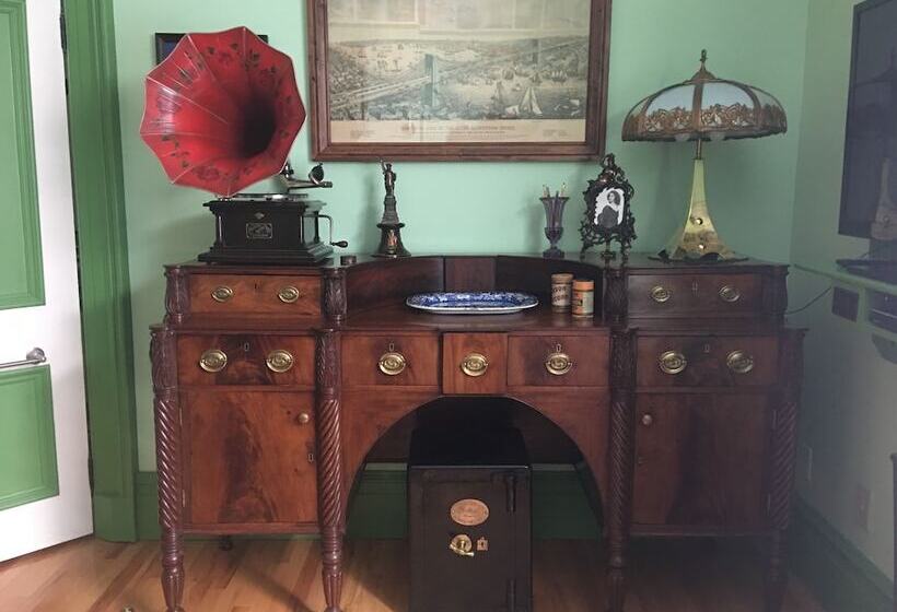 پانسیون Gower Manor Historical Bed & Breakfast