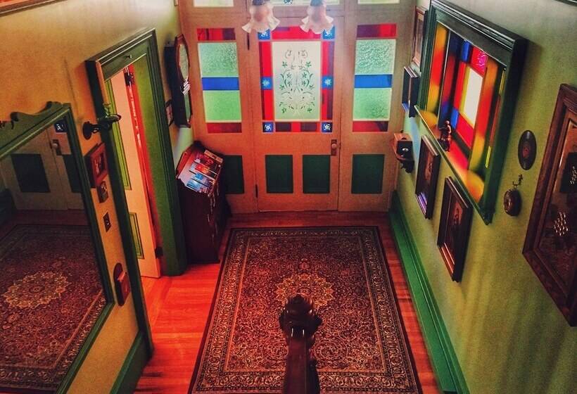 پانسیون Gower Manor Historical Bed & Breakfast