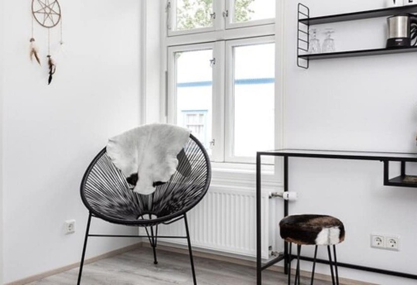 پانسیون Við Lonið Guesthouse