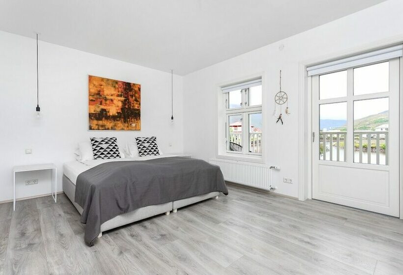 پانسیون Við Lonið Guesthouse