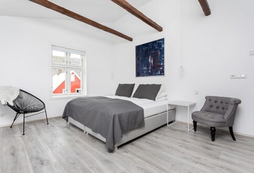 پانسیون Við Lonið Guesthouse