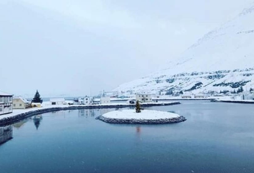 پانسیون Við Lonið Guesthouse