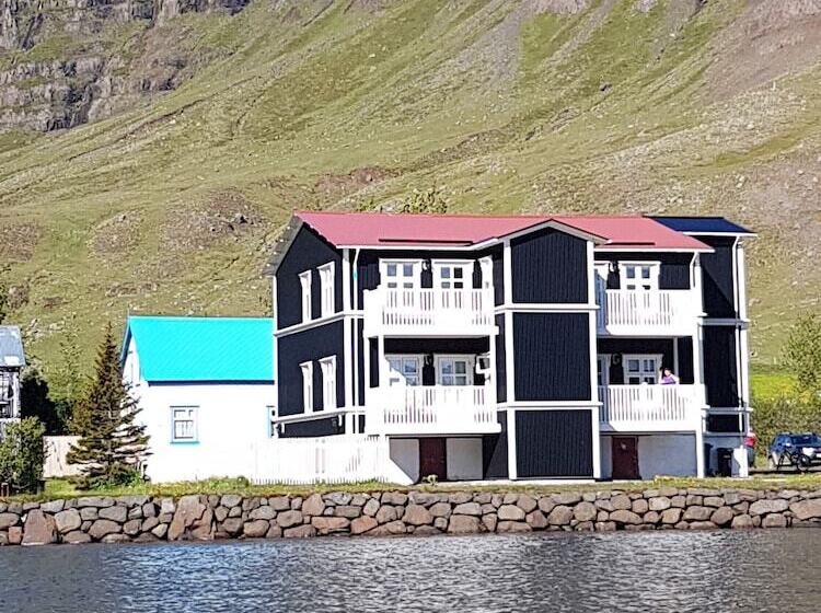 پانسیون Við Lonið Guesthouse