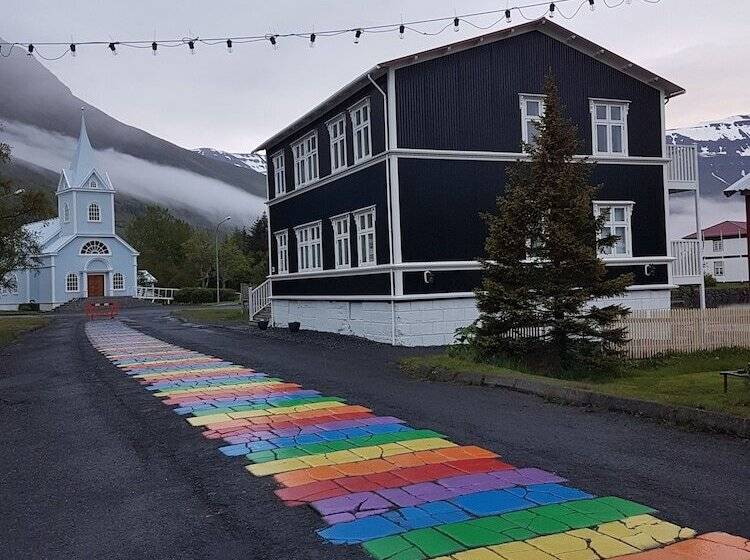 پانسیون Við Lonið Guesthouse