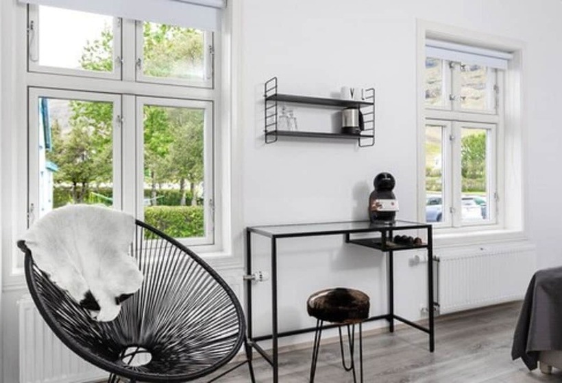 پانسیون Við Lonið Guesthouse