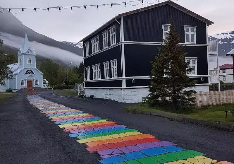 پانسیون Við Lonið Guesthouse