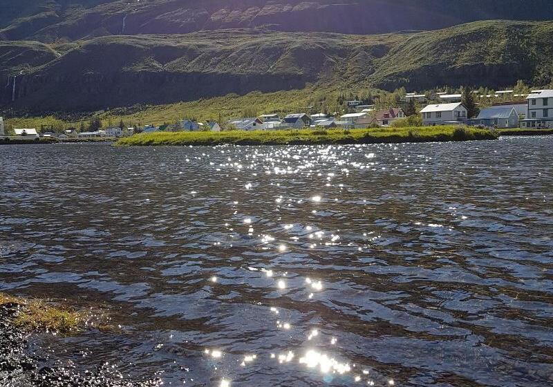 پانسیون Við Lonið Guesthouse