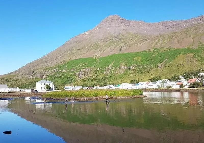 پانسیون Við Lonið Guesthouse