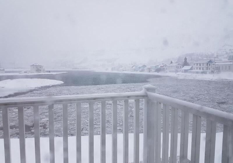 پانسیون Við Lonið Guesthouse