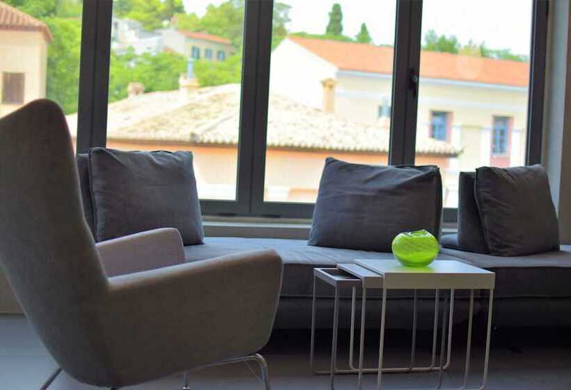 بنسيون 101 Adrianou Apartments