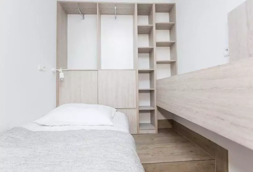 ホテル Hostel Kampus