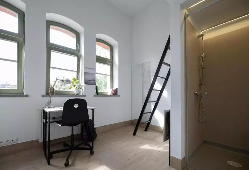 ホテル Hostel Kampus