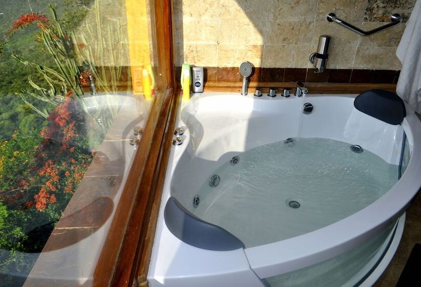 هتل Shimba Green Lodge