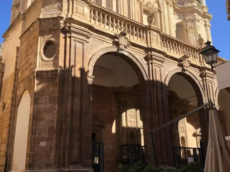 تختخواب و صبحانه La Trinacria Rooms