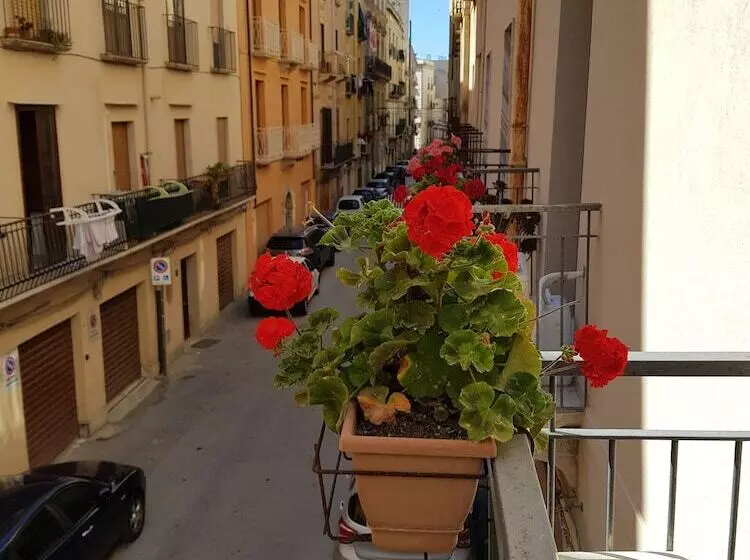 تختخواب و صبحانه La Trinacria Rooms
