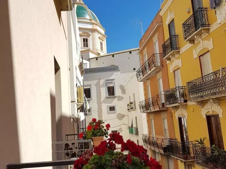 تختخواب و صبحانه La Trinacria Rooms