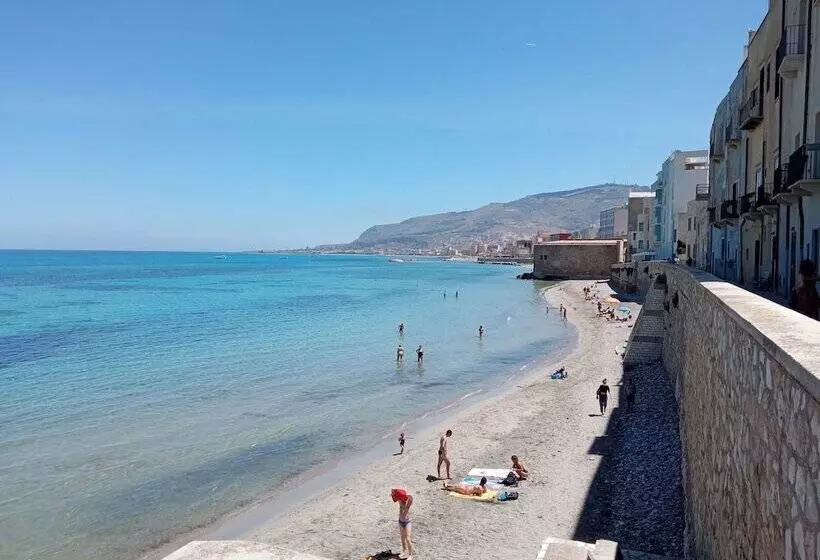 تختخواب و صبحانه La Trinacria Rooms