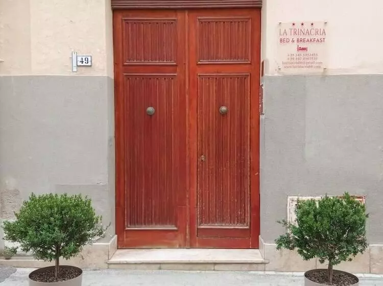 تختخواب و صبحانه La Trinacria Rooms