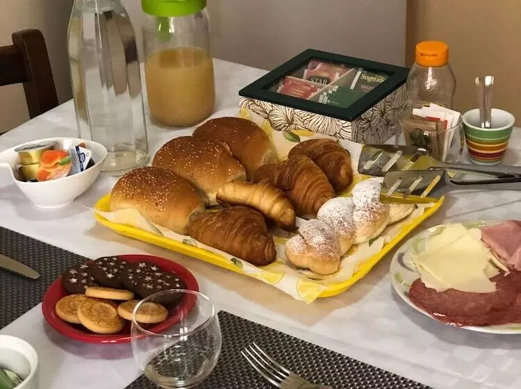 تختخواب و صبحانه La Trinacria Rooms