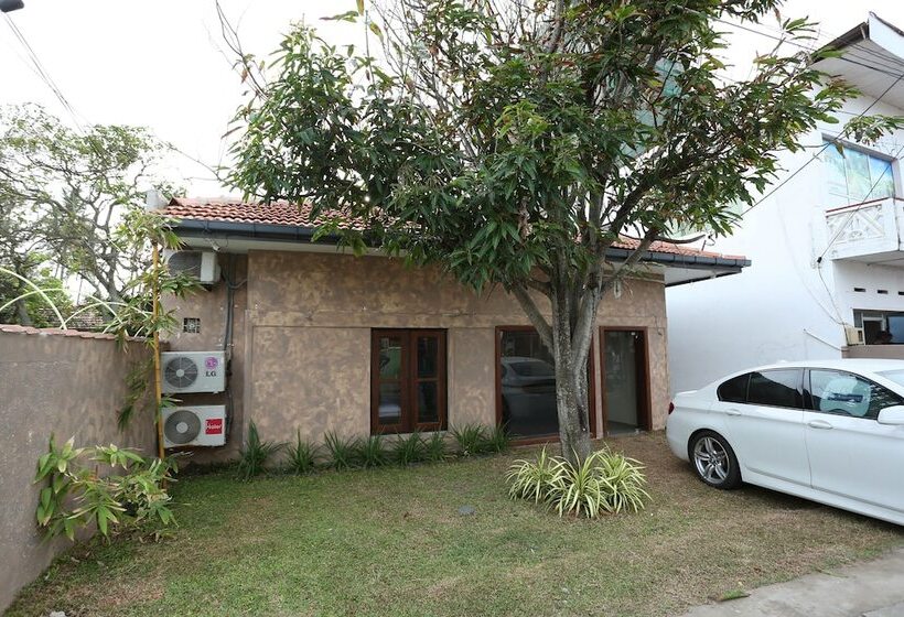 酒店 Boots Travelers Lodge