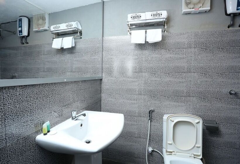 酒店 Boots Travelers Lodge